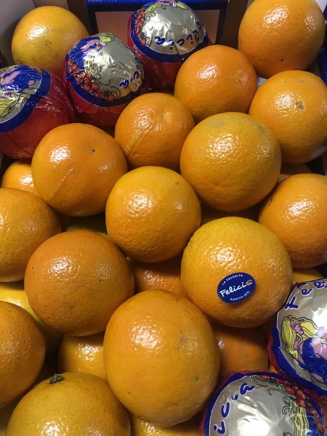 Frische, saftige Orangen La Favorita Felici - banchetto Bottamedi in Via Cavalleggeri Udine, Mezzolombardo